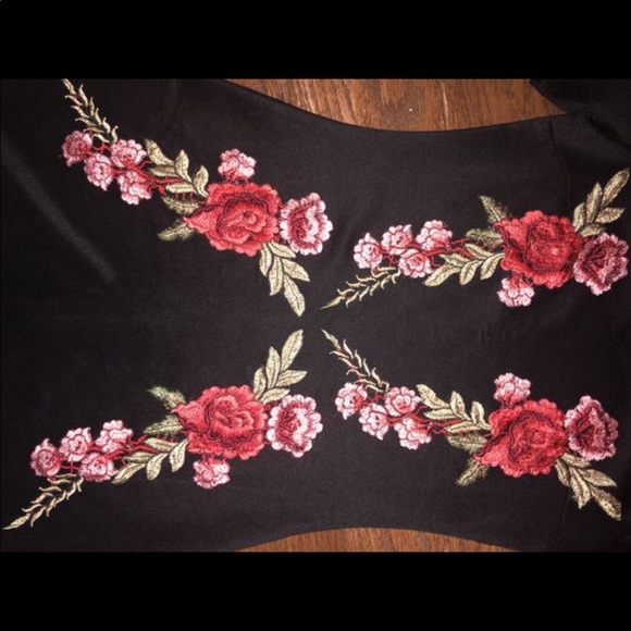 Short off the shoulder dress - Picture 4 of 5